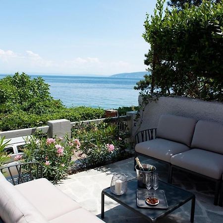 Beachfront Apartment Rosa Del Mar Jardin Moscenicka Draga Exterior photo