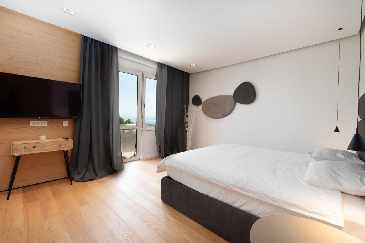 Beachfront Apartment Rosa Del Mar Jardin Moscenicka Draga Exterior photo